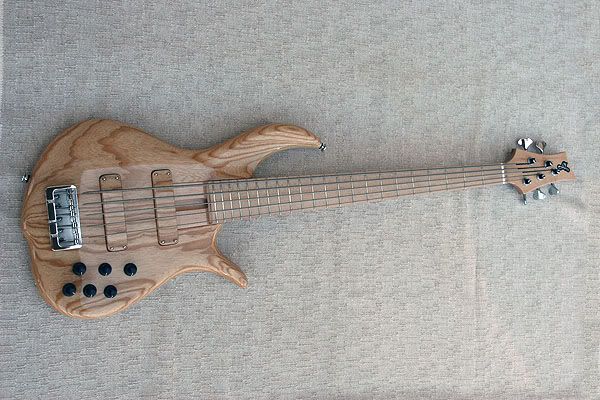 http://i101.photobucket.com/albums/m61/ampshop/FBassBN5NaturalF.jpg
