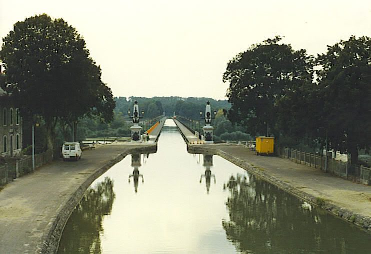 [版主補充]法國_布希雅_空中運河橋[附圖]