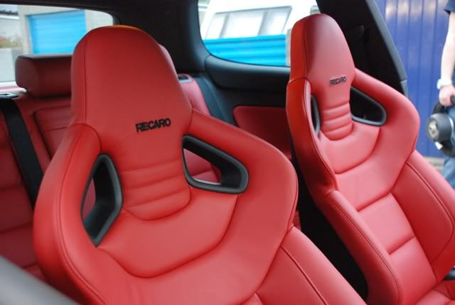the Recaro Sportster CS look very alike but I think these don't have