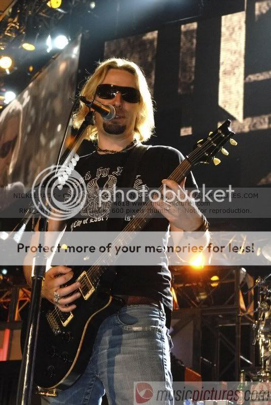 http://i101.photobucket.com/albums/m72/angel_0503/divers/RK1_204819_NICKELBACK_6.jpg