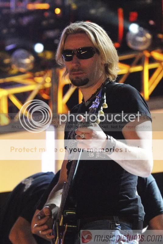 http://i101.photobucket.com/albums/m72/angel_0503/divers/RK1_204821_NICKELBACK_6.jpg