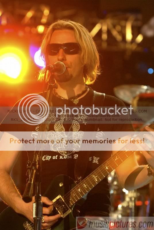 http://i101.photobucket.com/albums/m72/angel_0503/divers/RK1_204824_NICKELBACK_6.jpg